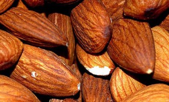 almonds-pile-750x250