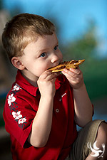 toddler_eating_smores