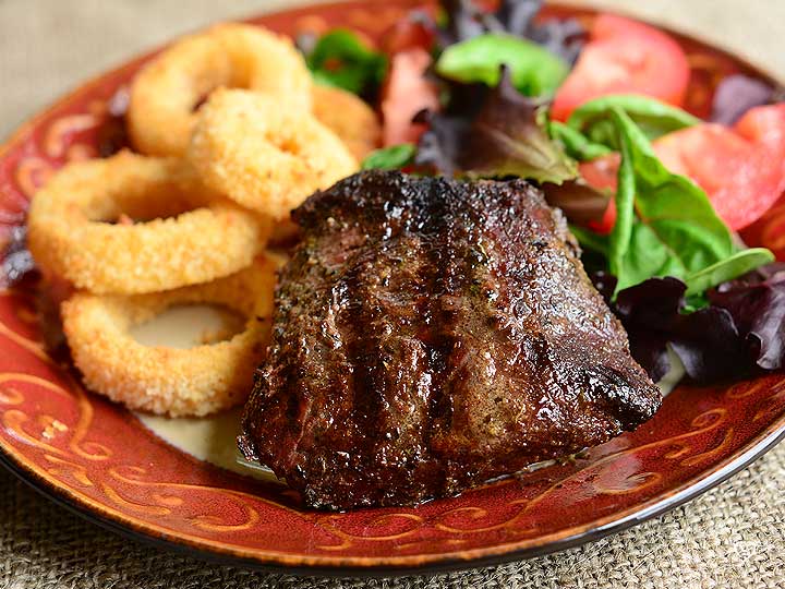 American Sports Grill Steaks with Seasoned Onion Rings