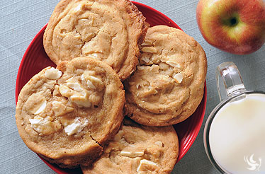 White Chocolate Macadamia Nut Gourmet Cookie
